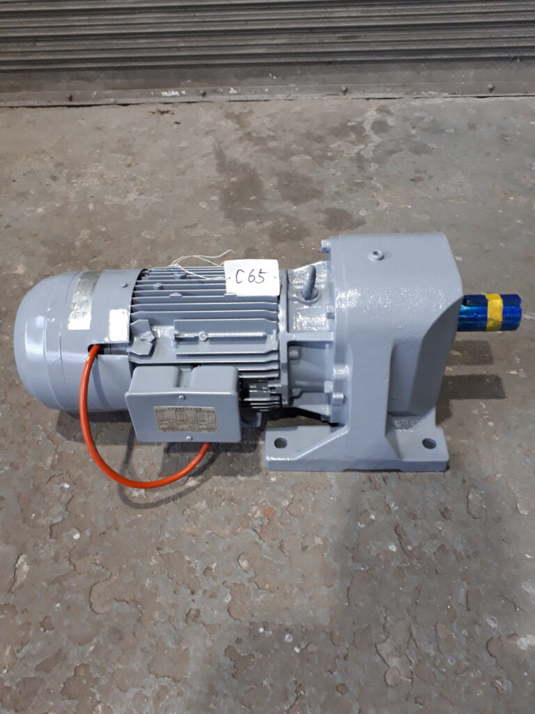 日立 ギヤードモーター GP55-220-100 三相200Ｖ 2.2kW 減速比1/100 脚取付 ブレーキ無し 平行軸 GPシリーズ